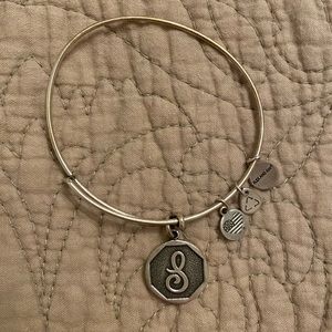 Alex & Ani, ‘S’ bangle
